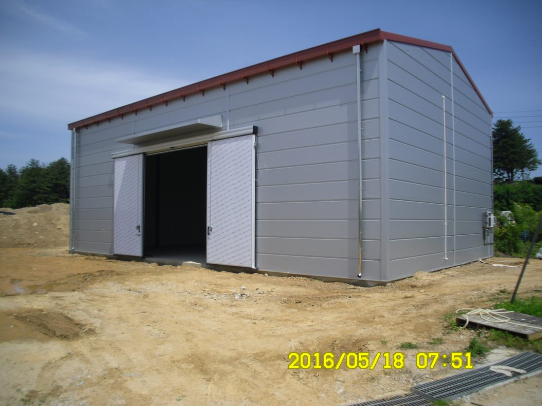 A finished cold room. It looks like a plain panel building, but the ke
